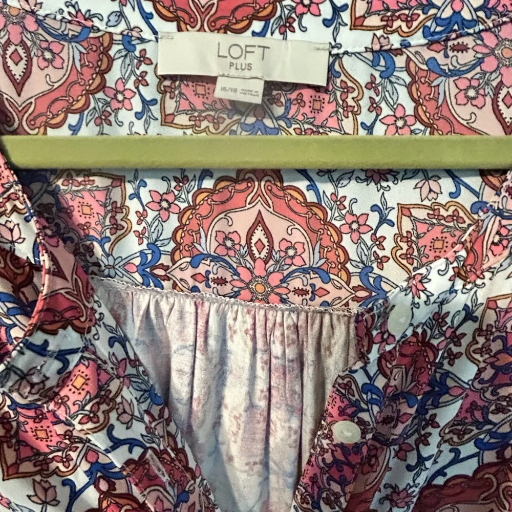 Colorful Patterned Sleeveless Top - Picture 3 of 5